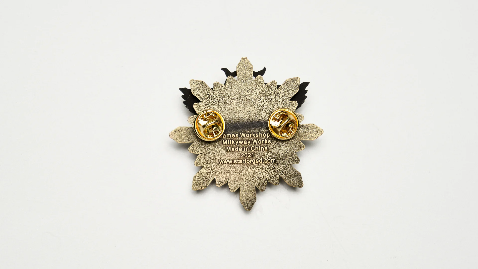 Starforged Brooch Mark of the Ten Thousand Golden Legion Adeptus Custodes Warhammer 40K Merchandise Pin Badge - Image 3