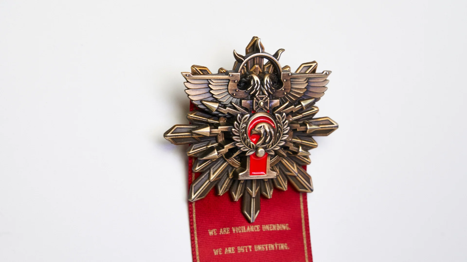 Starforged Brooch Mark of the Ten Thousand Golden Legion Adeptus Custodes Warhammer 40K Merchandise Pin Badge - Image 4